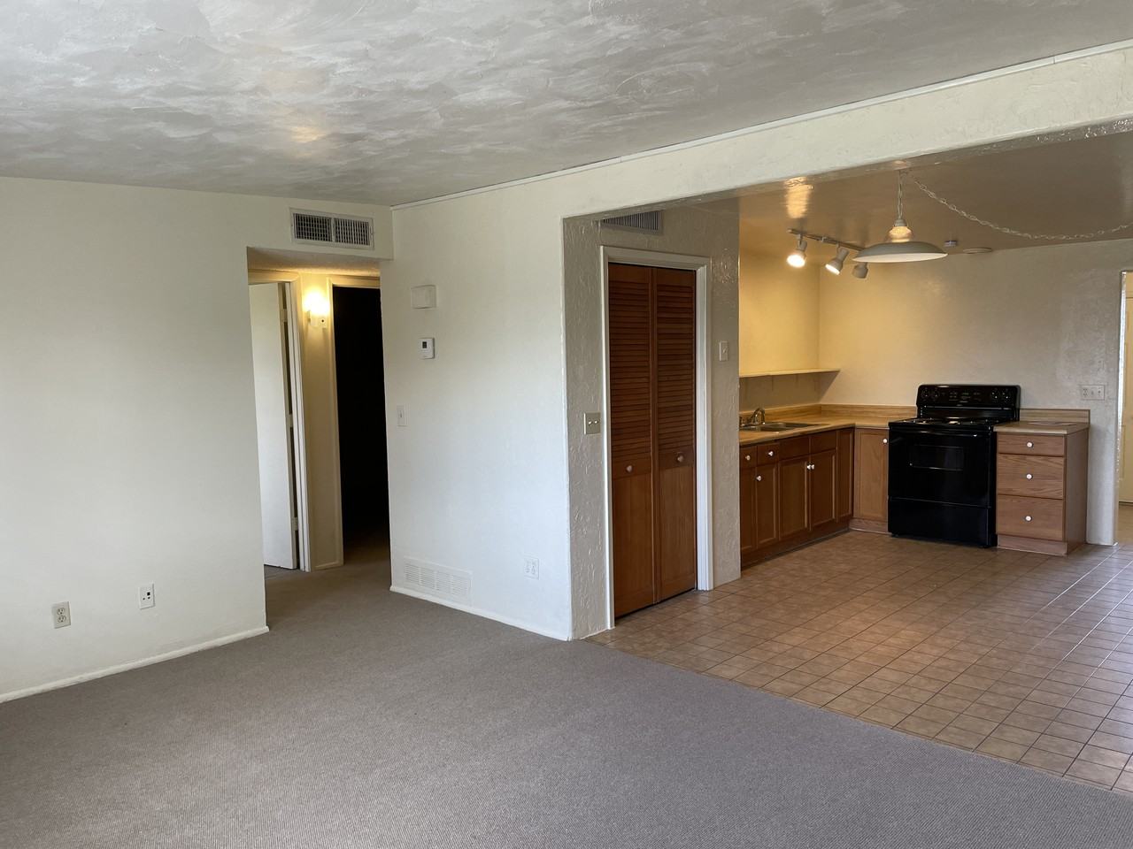 4110 S Evergreen Ave - Photo 2 of 32