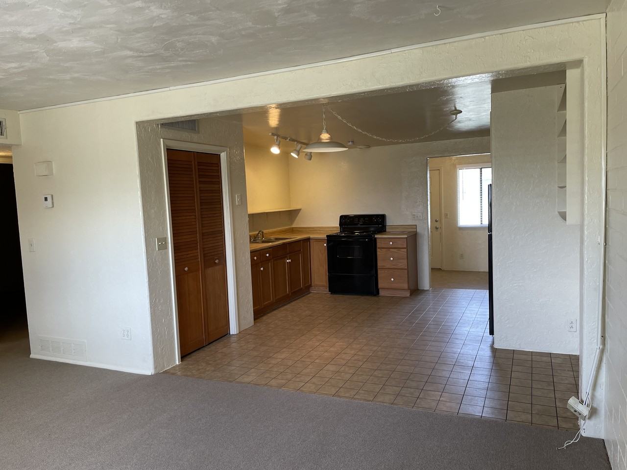 4110 S Evergreen Ave - Photo 3 of 32