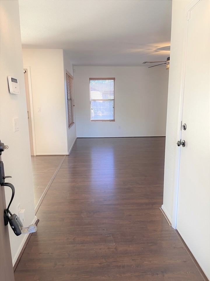 1115 E Lowell Ct - Photo 3 of 35