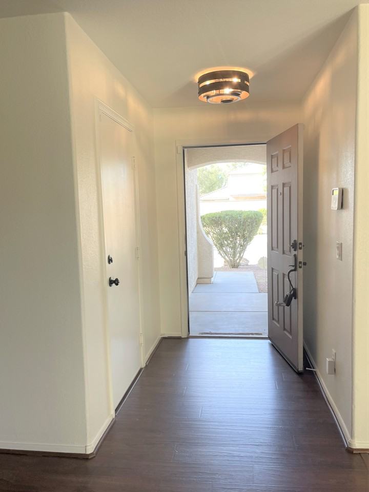 1115 E Lowell Ct - Photo 4 of 35