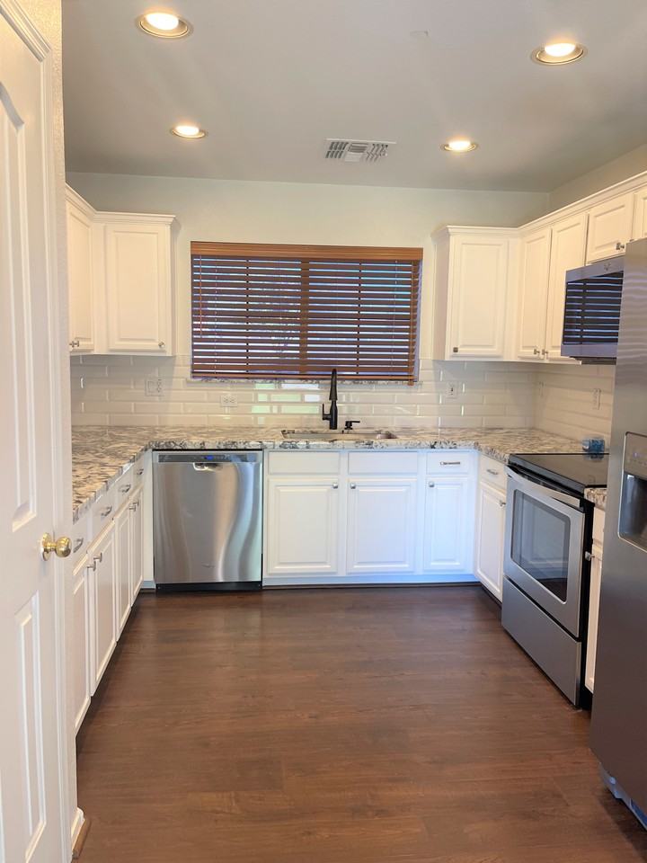 1115 E Lowell Ct - Photo 7 of 35