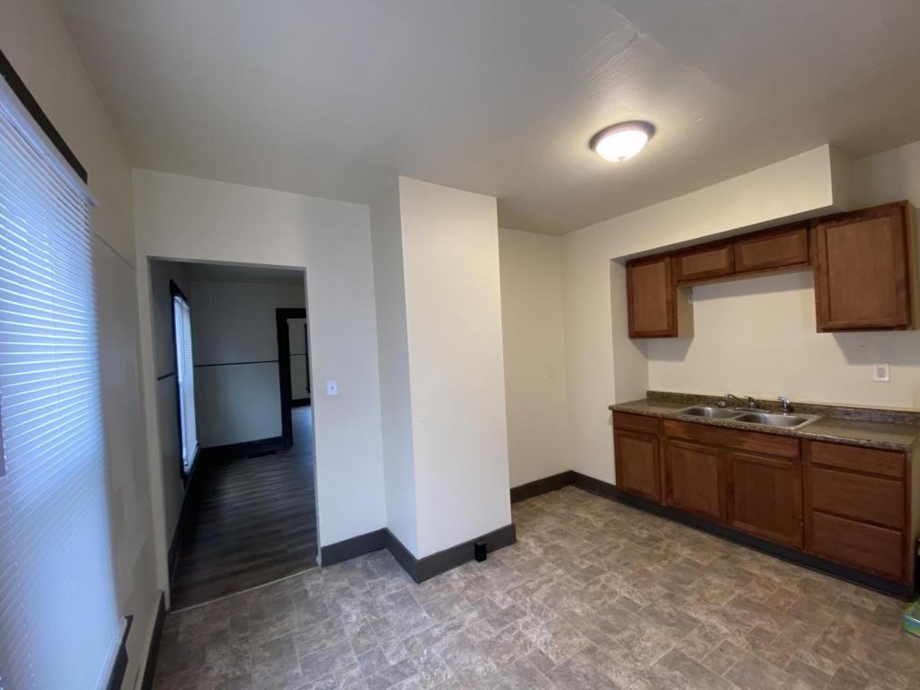 1160 Haviland Ave - Photo 3 of 8