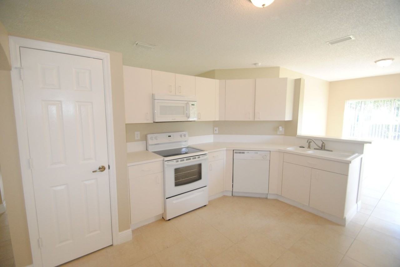 1283 Nw 171st Ter - Photo 3 of 7