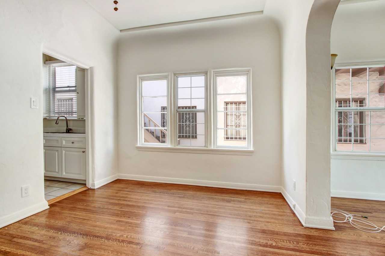 Curson - Photo 2 of 23