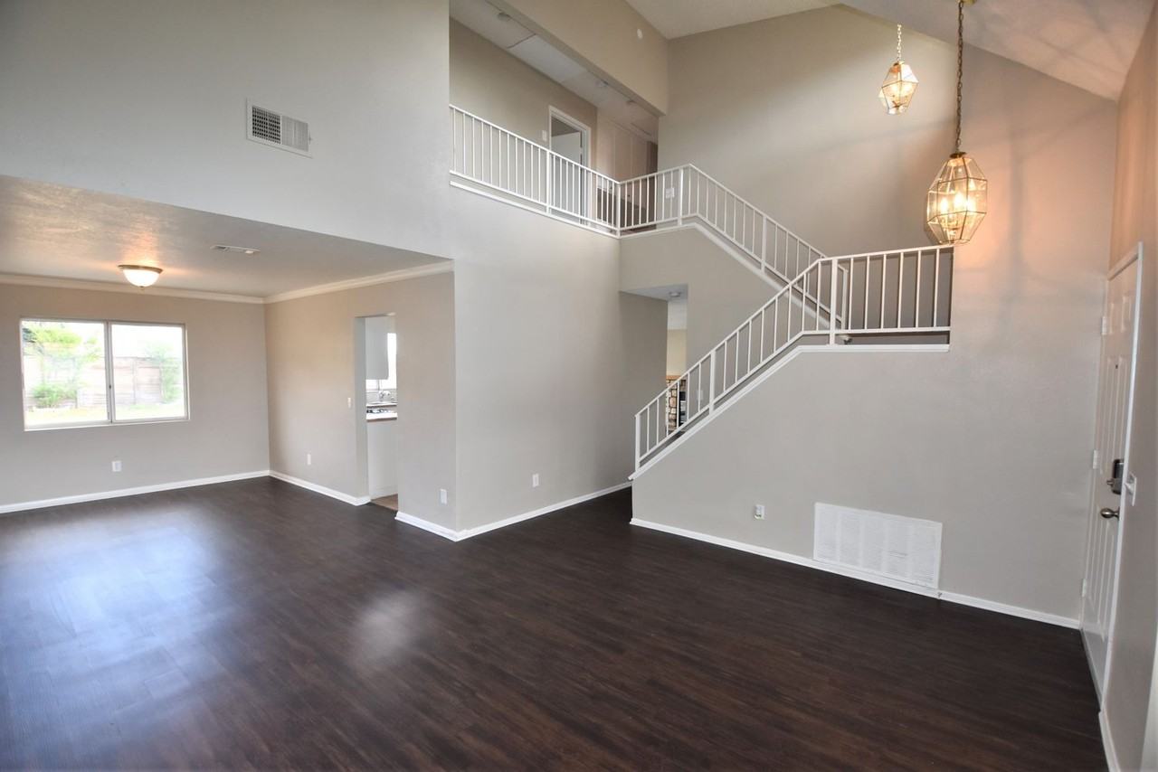 5741 N Berkeley Ave - Photo 2 of 13