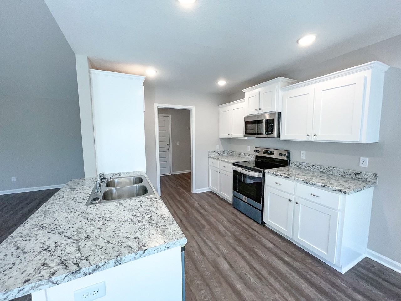 354 S Bridgeport Dr #1 - Photo 5 of 20