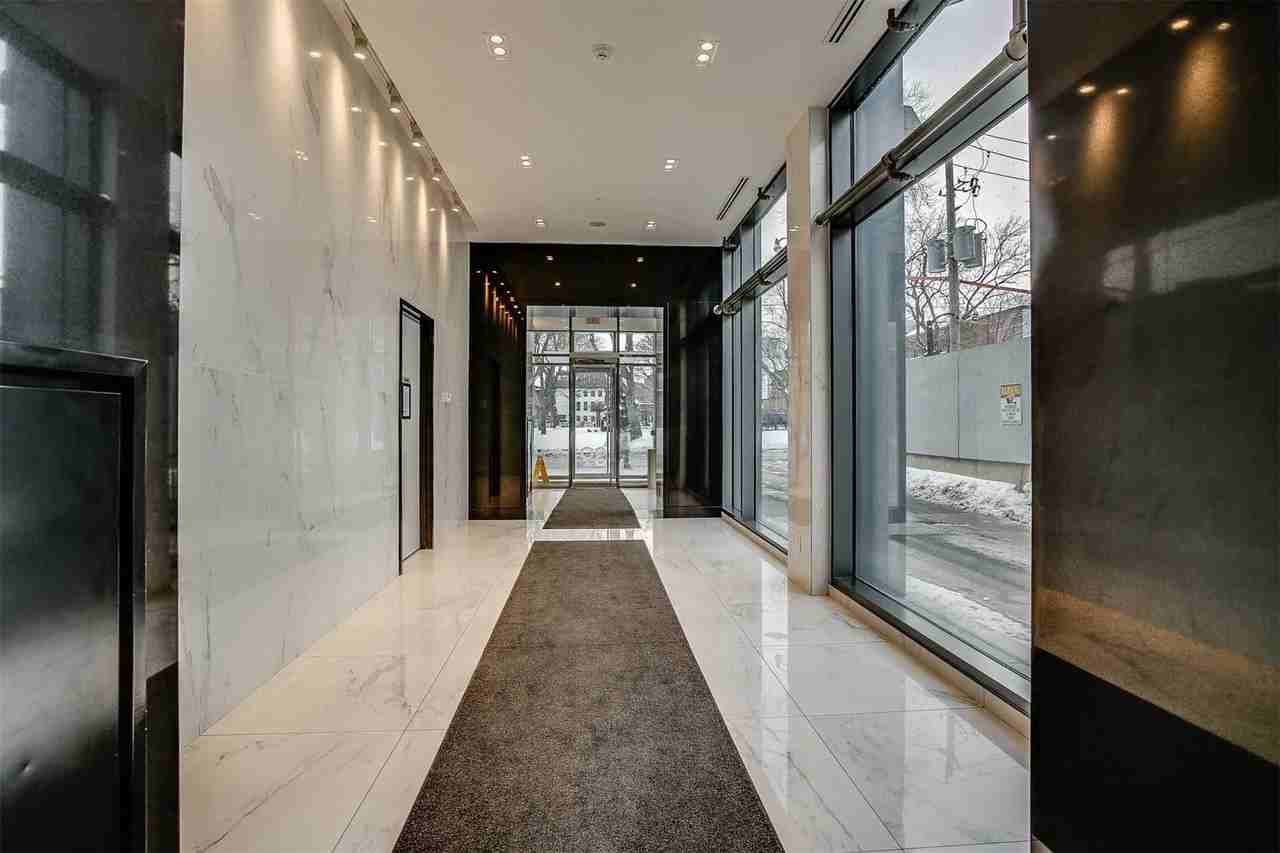 39 Brant Street #902