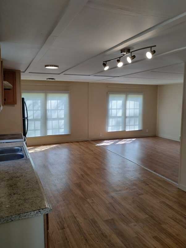 5550 Lyle Ln - Photo 3 of 13