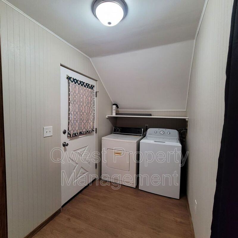 1401 Valley Ave Nw #2 - Photo 3 of 15