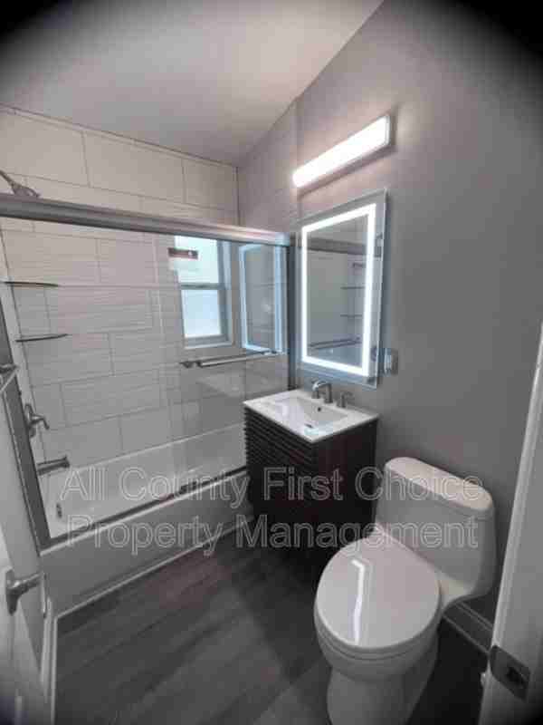 4237 Neptune Dr Se - Photo 7 of 10