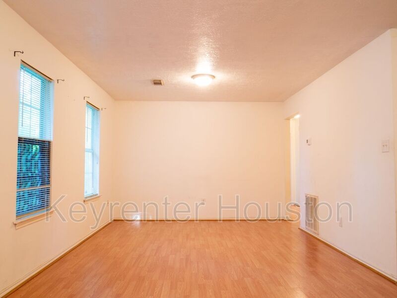 5706 Tuskegee St - Photo 4 of 12