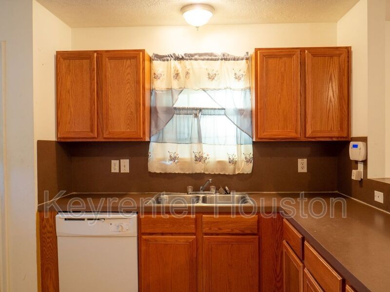 5706 Tuskegee St - Photo 7 of 12