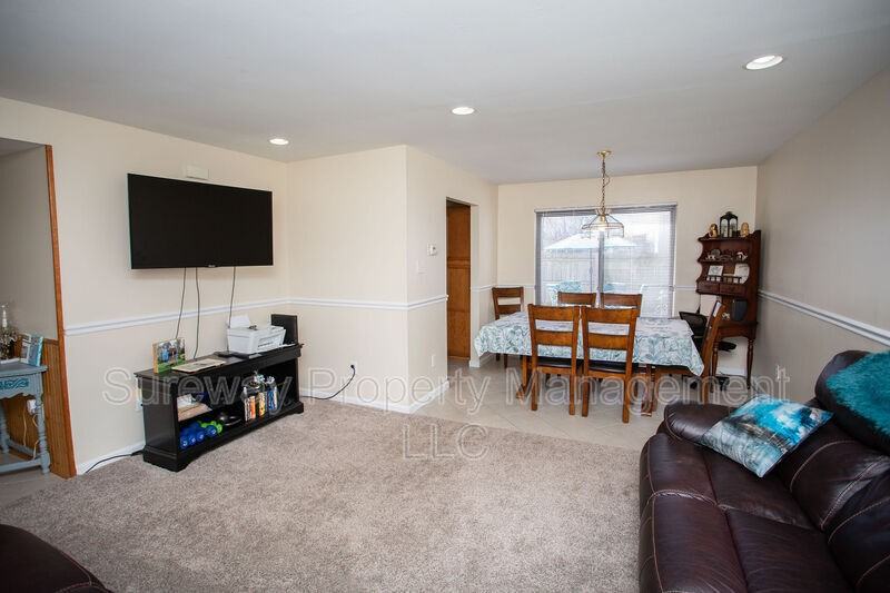 207 Empress St - Photo 5 of 46