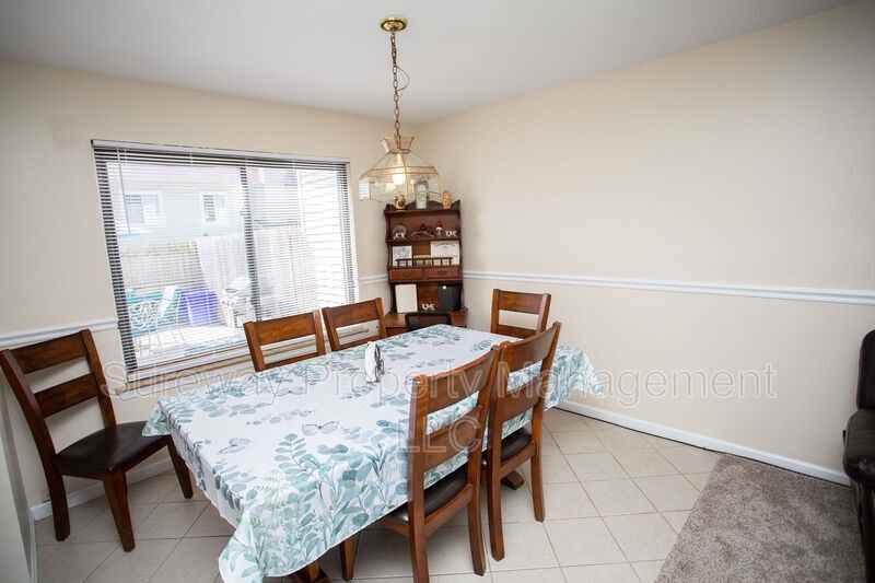 207 Empress St - Photo 7 of 46