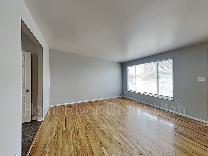 2523 Sw - Photo 3 of 20