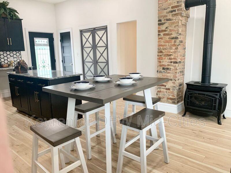 1512 W 12th St - Photo 7 of 19