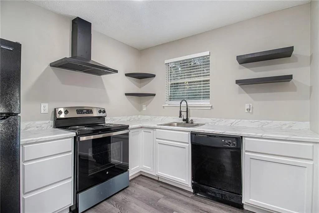 3490 Newberry Trl - Photo 4 of 26