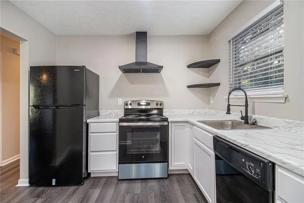 3490 Newberry Trl - Photo 2 of 26