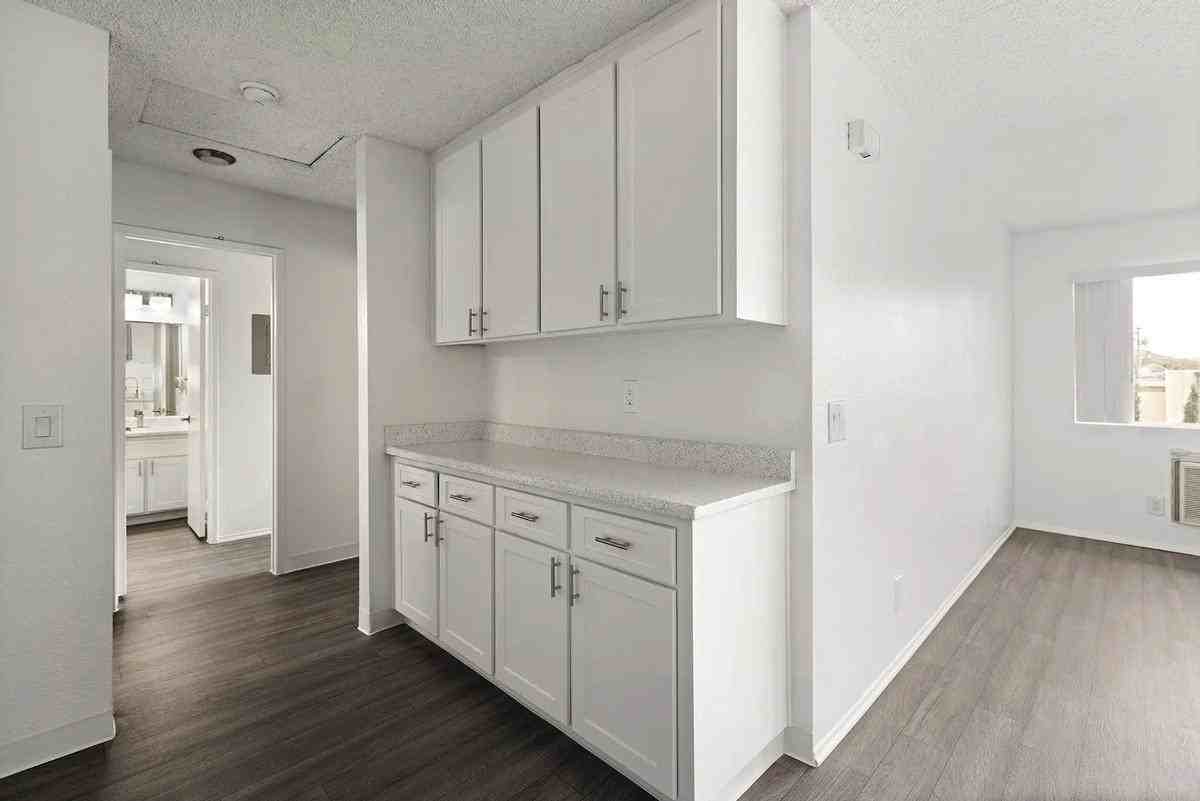 118 14th St - Photo 2 of 8