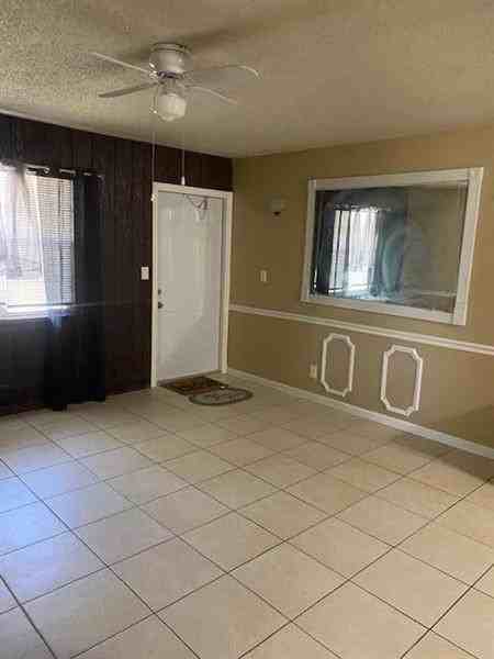 1135 Ne 20th St #1 - Photo 3 of 4