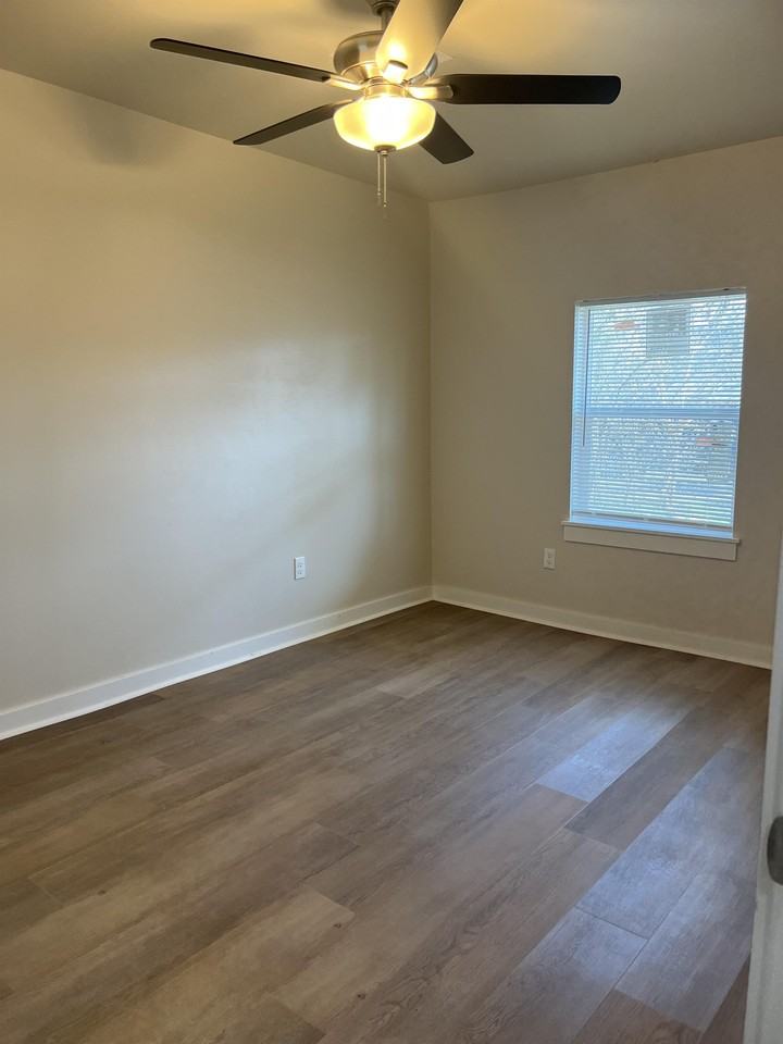 221 W Himes St #1 - Photo 5 of 21