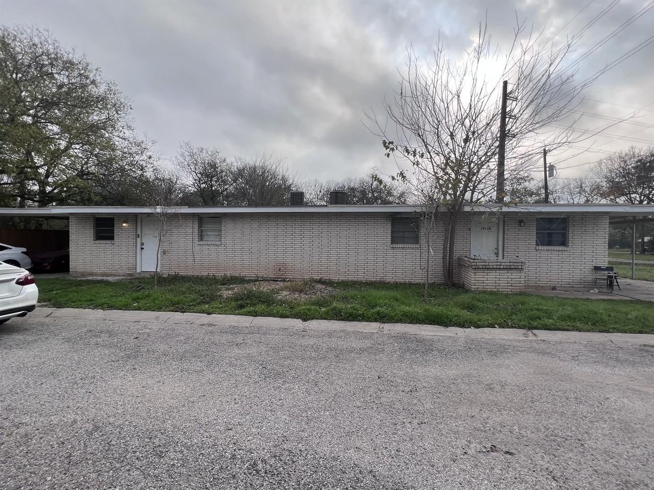 1015 Hackberry St #B - Photo 2 of 9