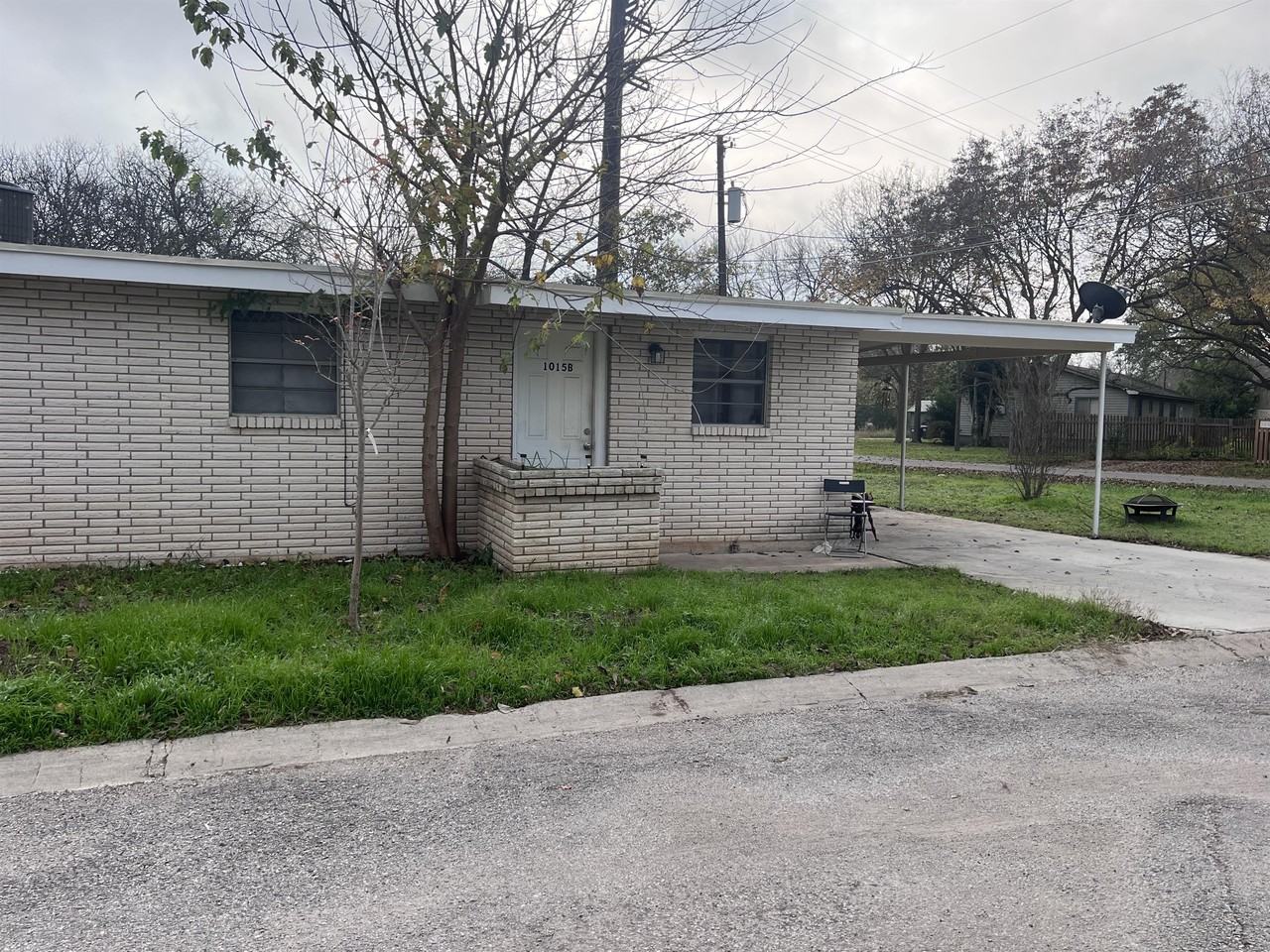 1015 Hackberry St #B - Photo 3 of 9