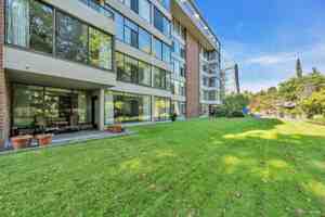 featured image of 4101 Yew Street #103