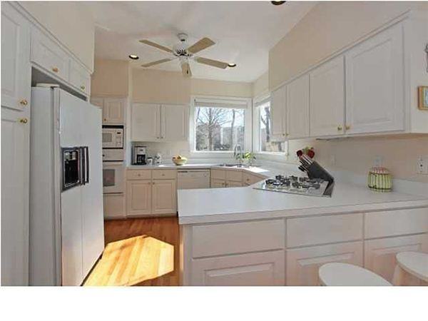 17 Glenkirk Dr - Photo 2 of 10
