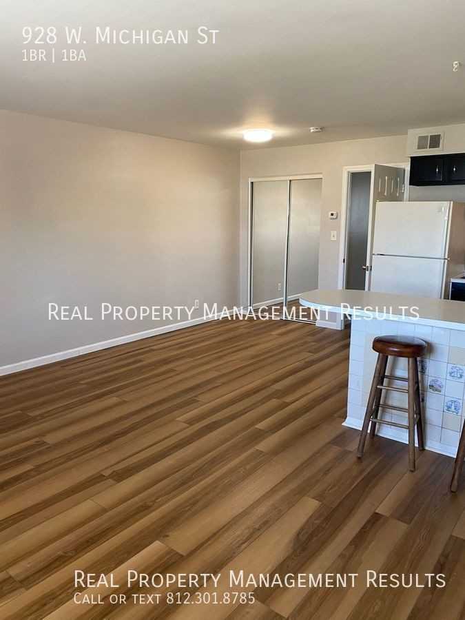 928 W Michigan St - Photo 3 of 10