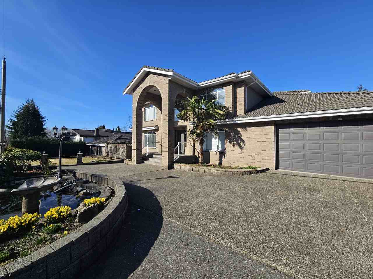 1025 Augusta Avenue, Burnaby, BC V5A 2V5 5 Bedroom House for 5,500