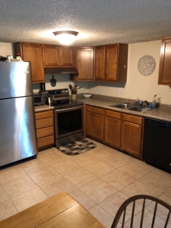 677 Vera Ct - Photo 2 of 7