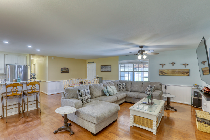 8109 E Cypress Dr - Photo 2 of 50