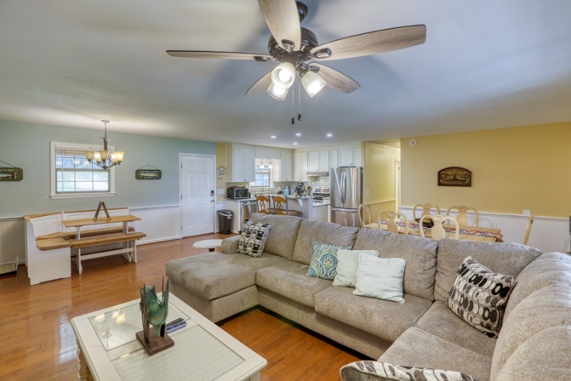 8109 E Cypress Dr - Photo 3 of 50