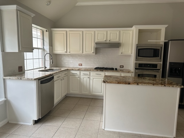 742 Big Bend Dr - Photo 2 of 16
