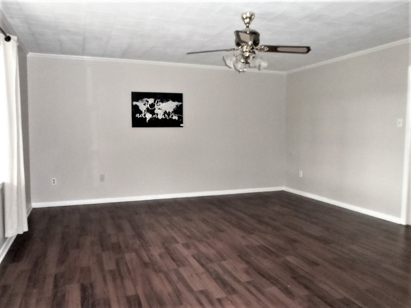 1009 Poplar St - Photo 2 of 13