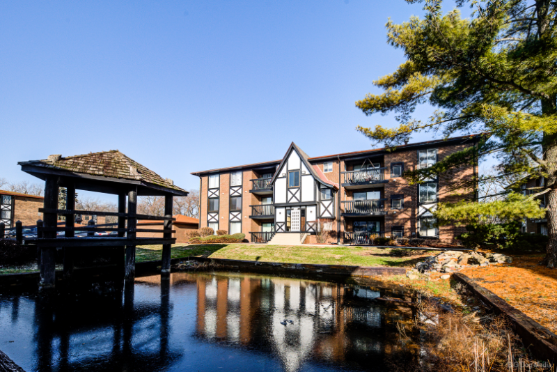 13615 Royal Ct #303 - Photo 2 of 10