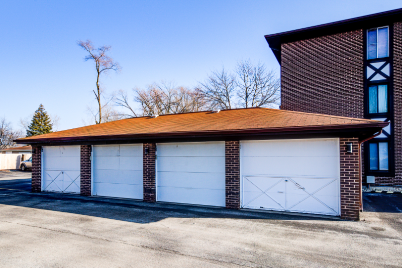 13615 Royal Ct #303 - Photo 3 of 10