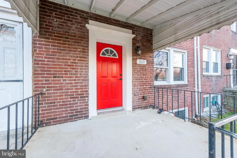 1669 Argonne Dr - Photo 2 of 9