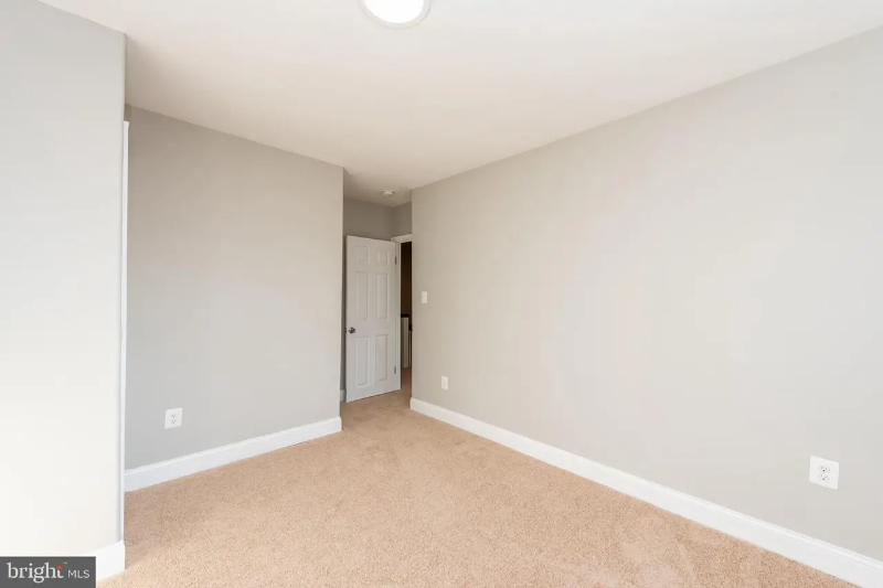 1669 Argonne Dr - Photo 3 of 9