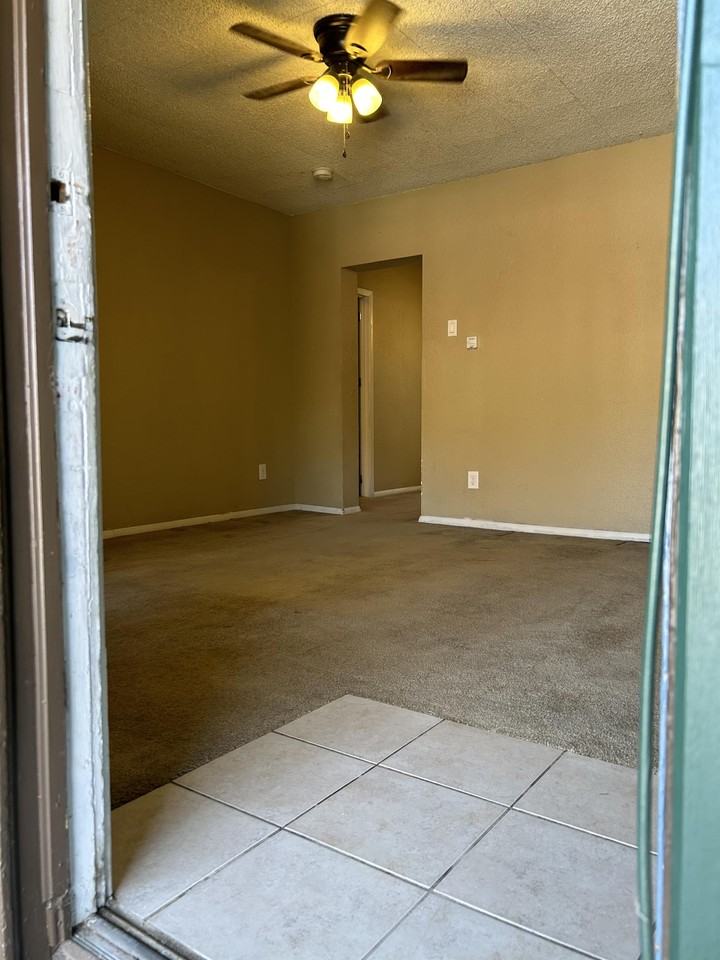 601 Manitou Ave #8 - Photo 3 of 17