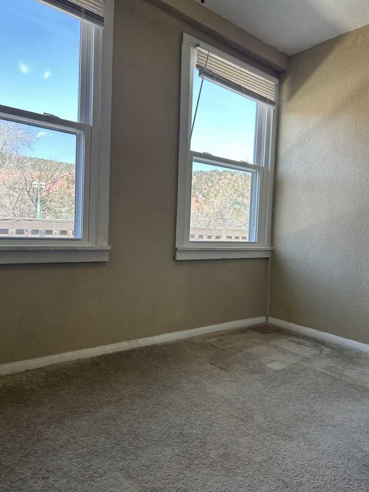 601 Manitou Ave #8 - Photo 7 of 17