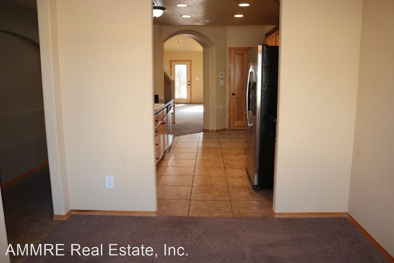 9200 Apache Pine Way Ne - Photo 3 of 35