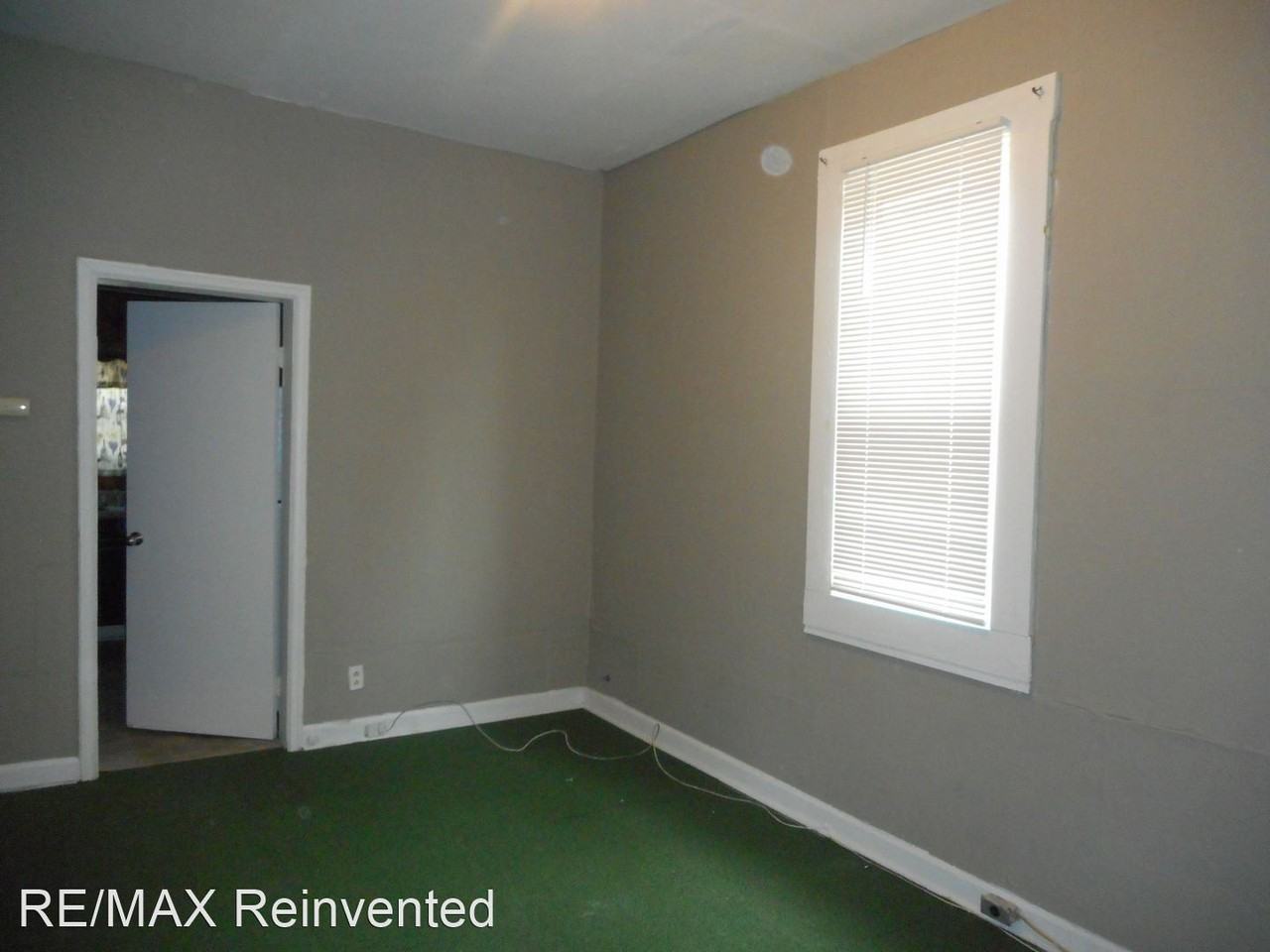 1223 11th St - Photo 2 of 11