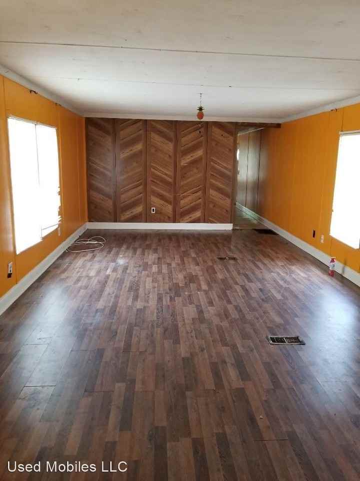 224 Catherine Dr - Photo 2 of 6