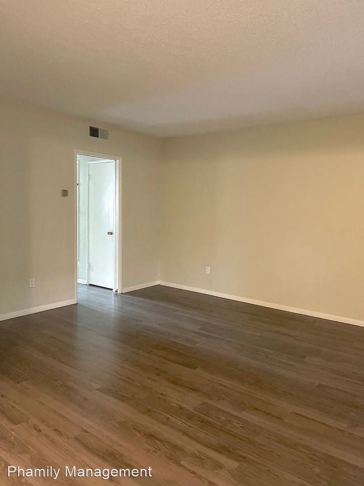 451 Anderwood Ct - Photo 3 of 3