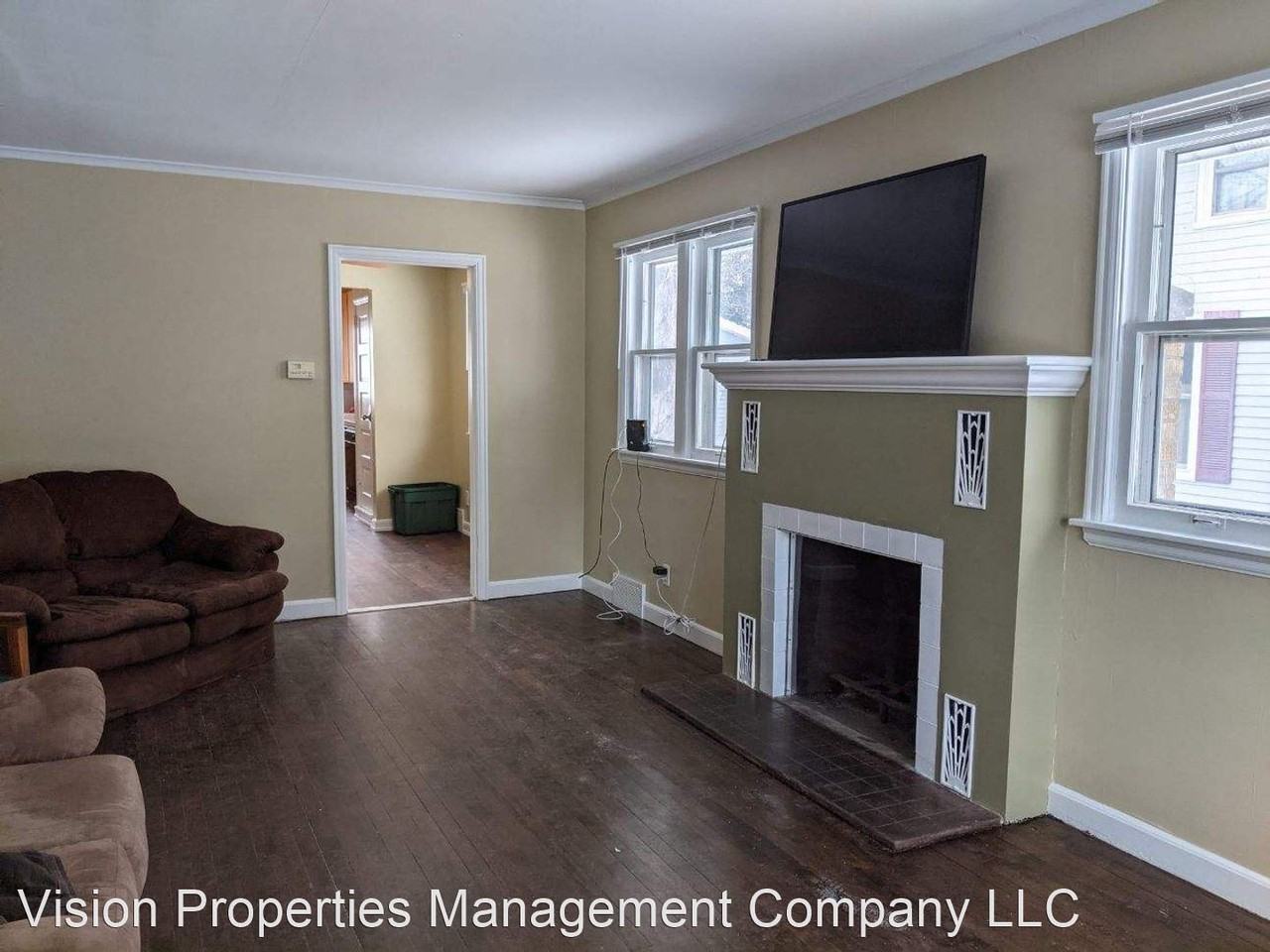 1305 Bixby Ave NE - Photo 3 of 7