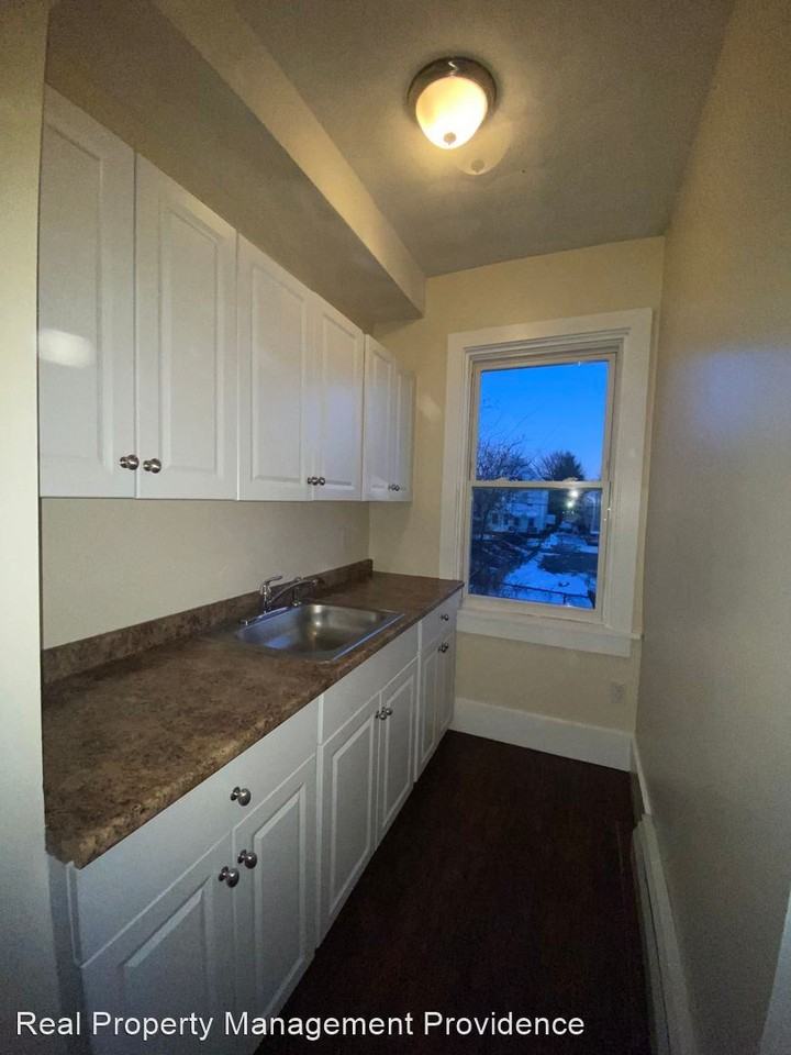 320 Orms Street - Photo 3 of 11