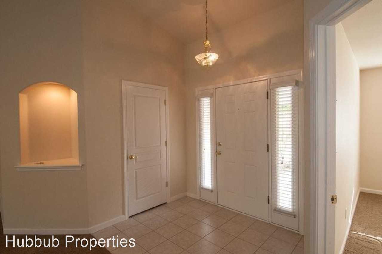 2844 Foxglove Ln - Photo 2 of 18