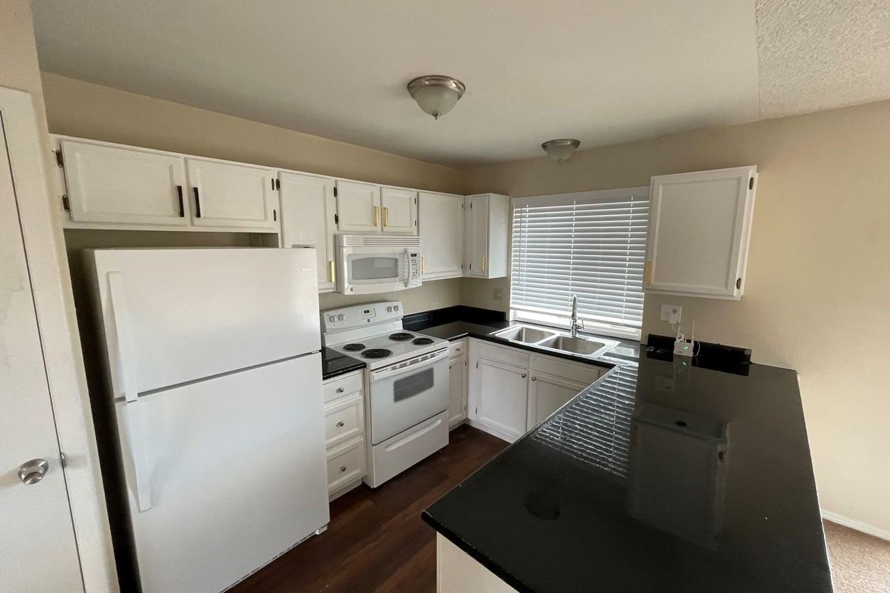 11262 W 102nd Dr - Photo 3 of 10